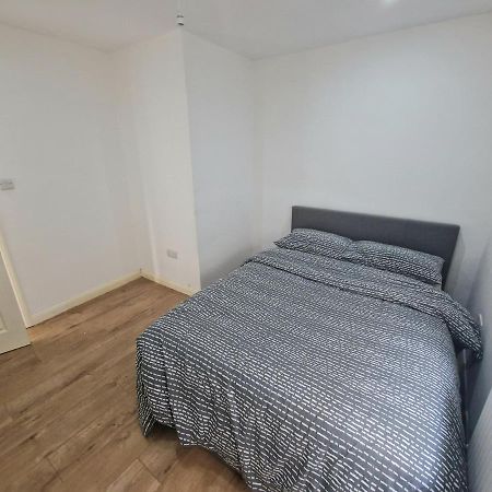 Mile End Budget Guesthouse London Bagian luar foto